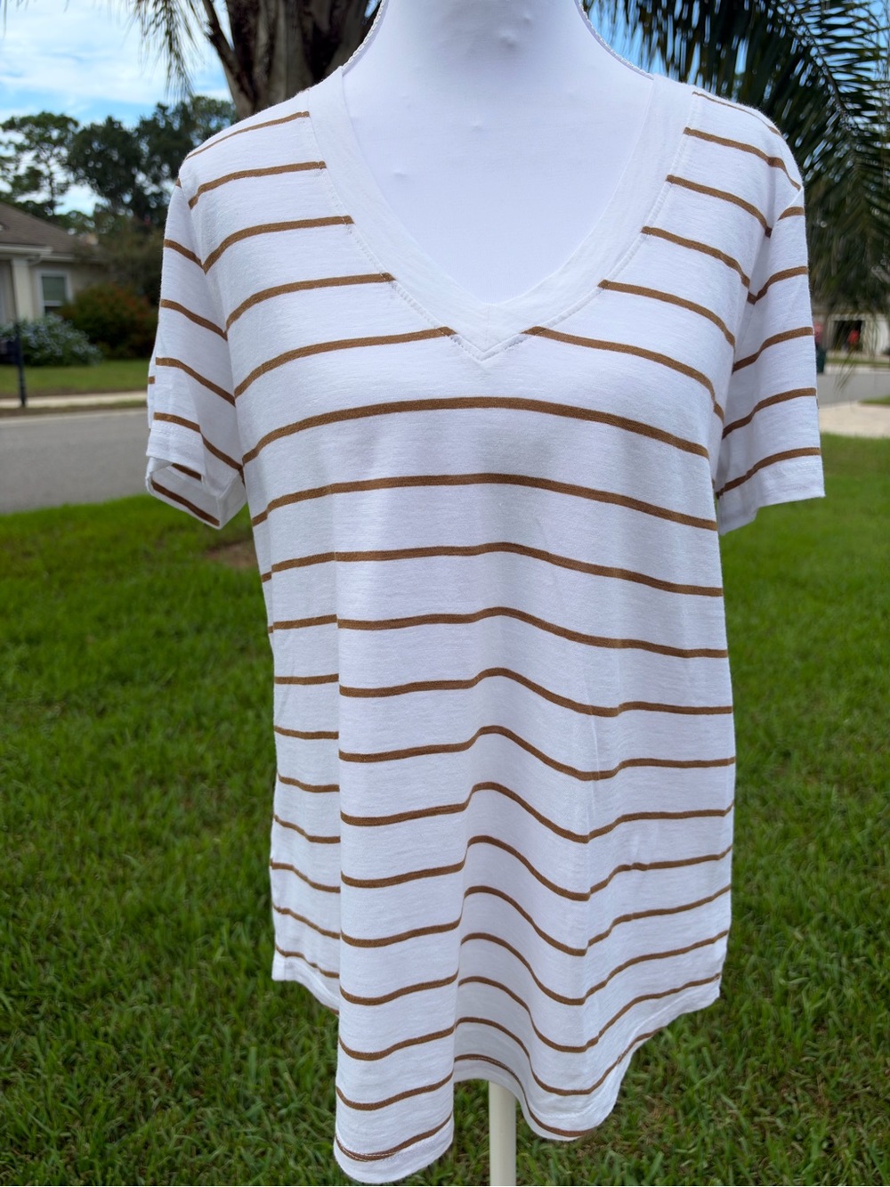 NWT🌷LOFT White V-Neck Tee with Brown Stripes